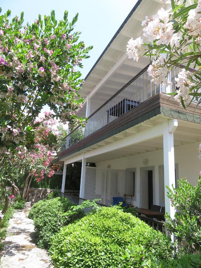 Arriba Pension & Restaurant Ґюмюшлюк Екстер'єр фото