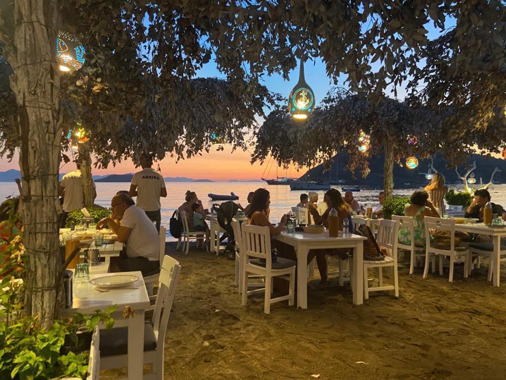 Arriba Pension & Restaurant Ґюмюшлюк Екстер'єр фото
